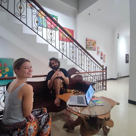 Fora Capsule Hostel Tuban กูตา ภายนอก รูปภาพ